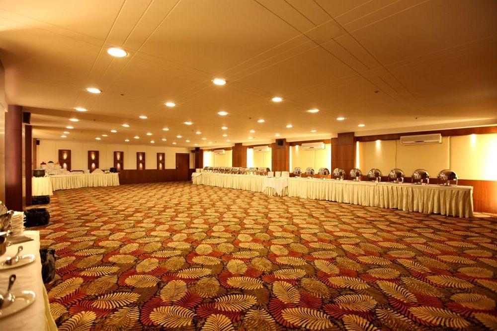 Hotel Crossroads Gurgaon Exterior foto
