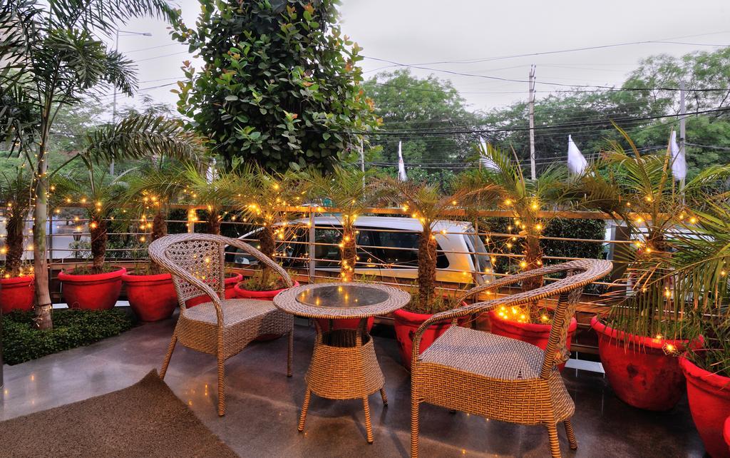 Hotel Crossroads Gurgaon Exterior foto