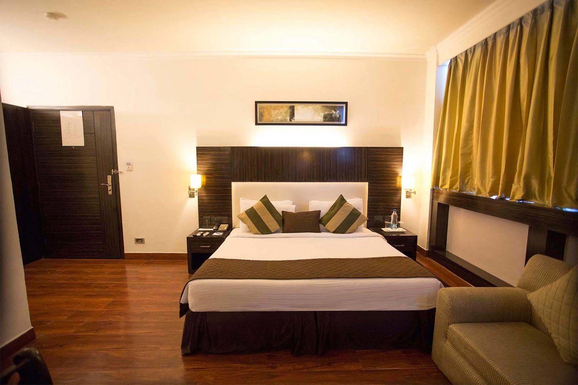 Hotel Crossroads Gurgaon Exterior foto