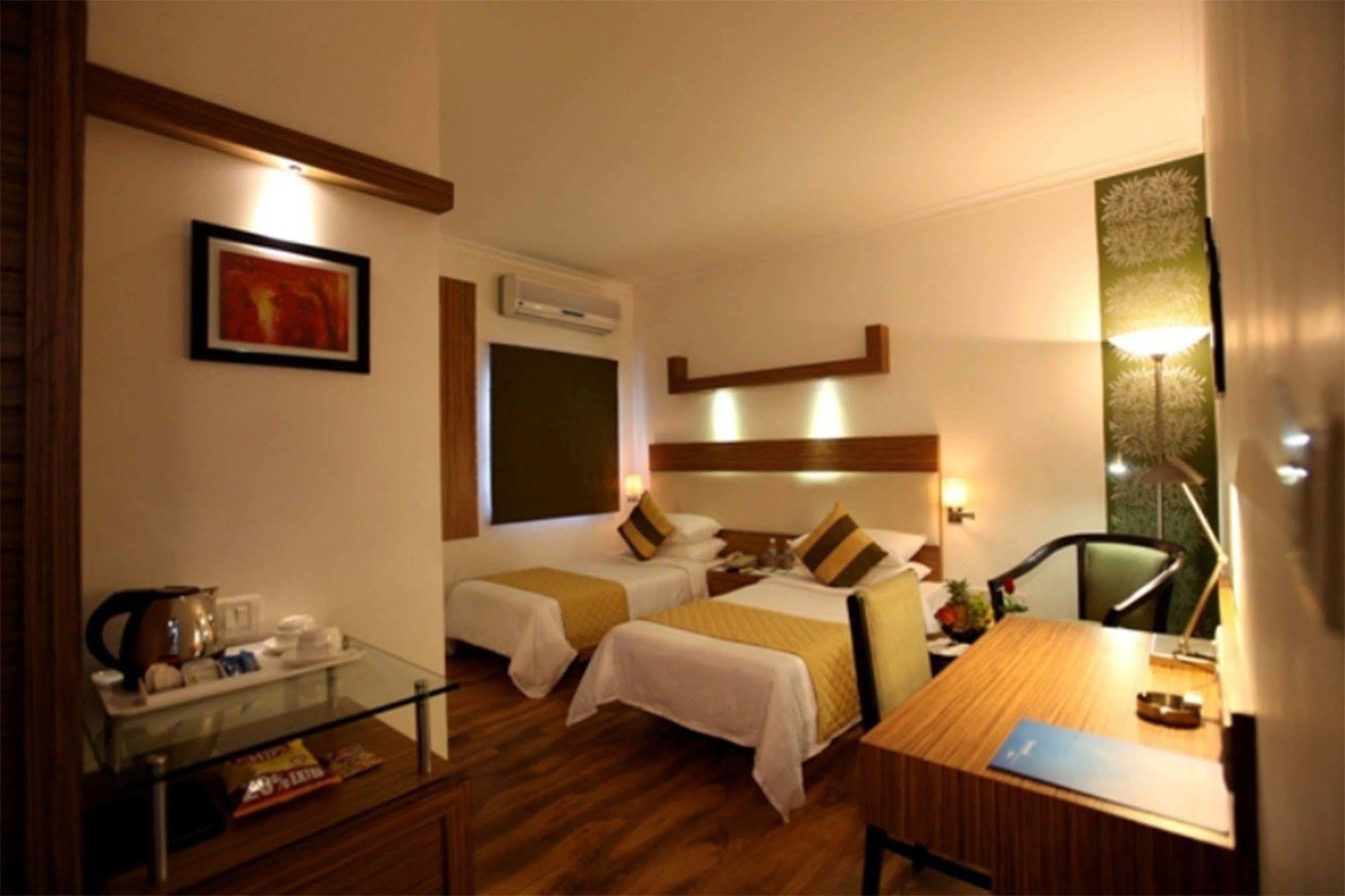 Hotel Crossroads Gurgaon Exterior foto