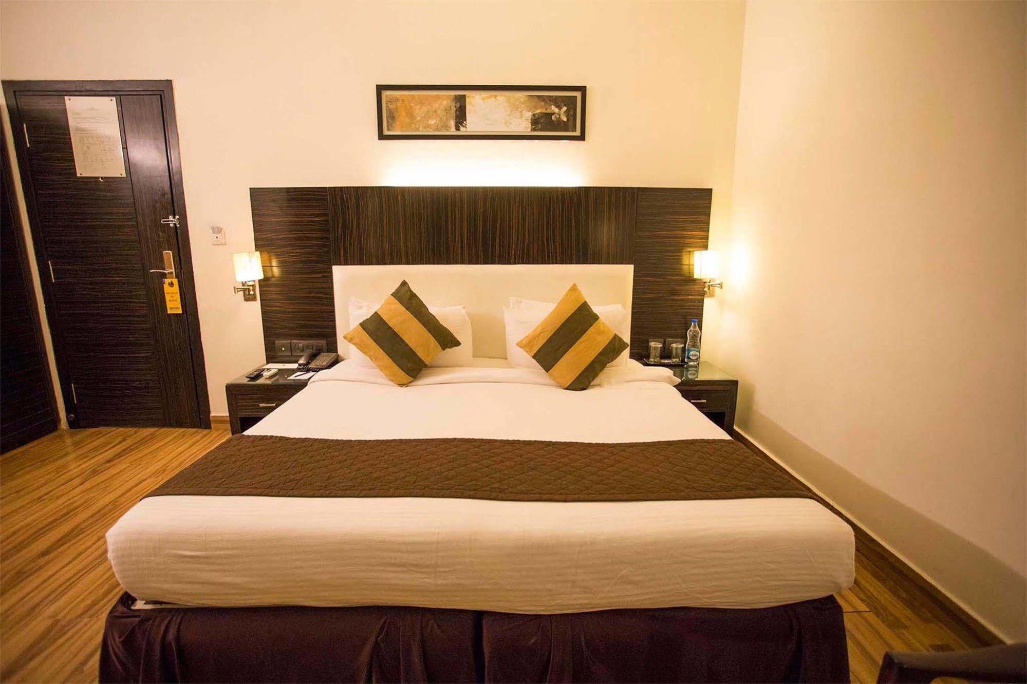 Hotel Crossroads Gurgaon Exterior foto