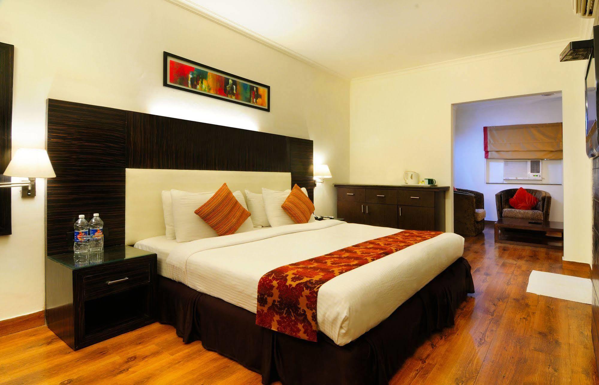 Hotel Crossroads Gurgaon Exterior foto