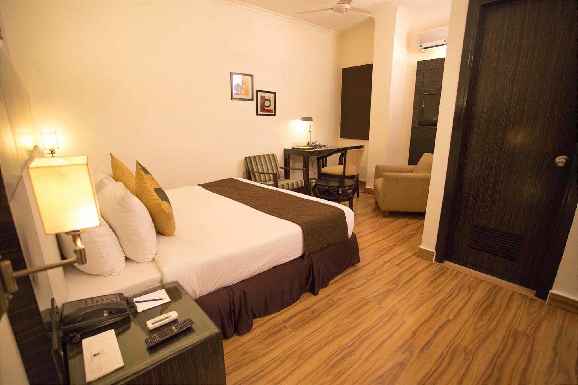 Hotel Crossroads Gurgaon Exterior foto